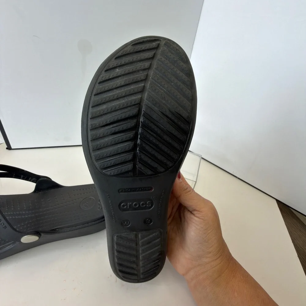 Crocs Sanrah Black Wedge Thong Sandals Silver Ring Accent Womens Size 9